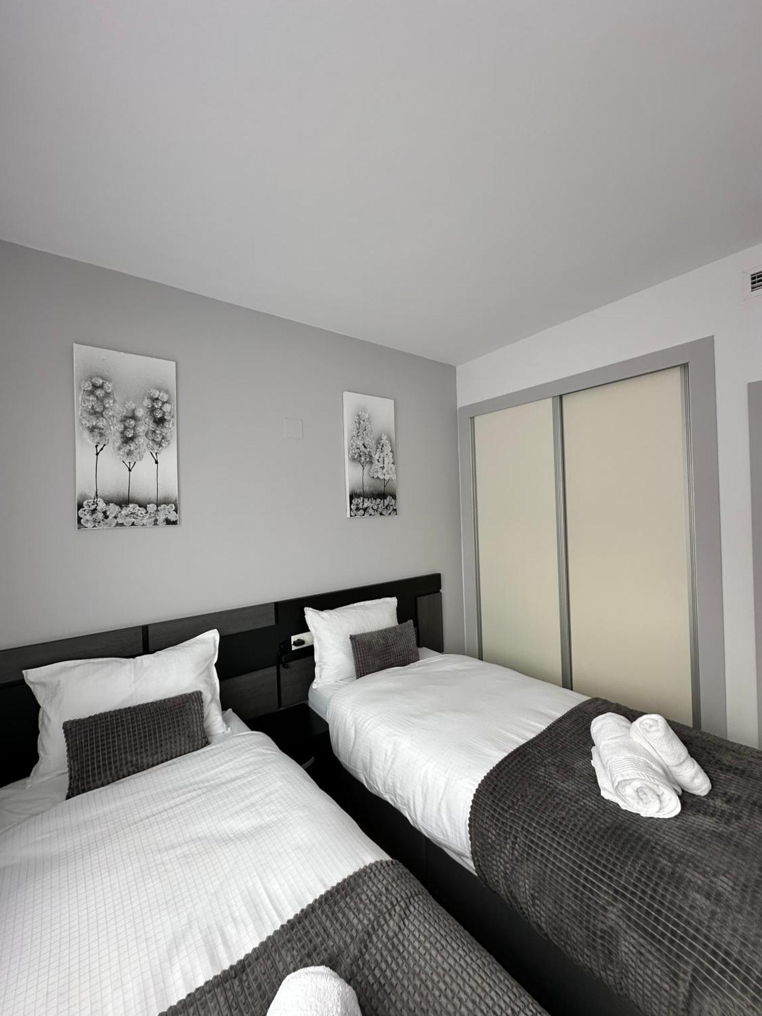 Luxurious, Newly-Renovated Large 2-Bedroom Condo By The Beach Бенидорм Экстерьер фото