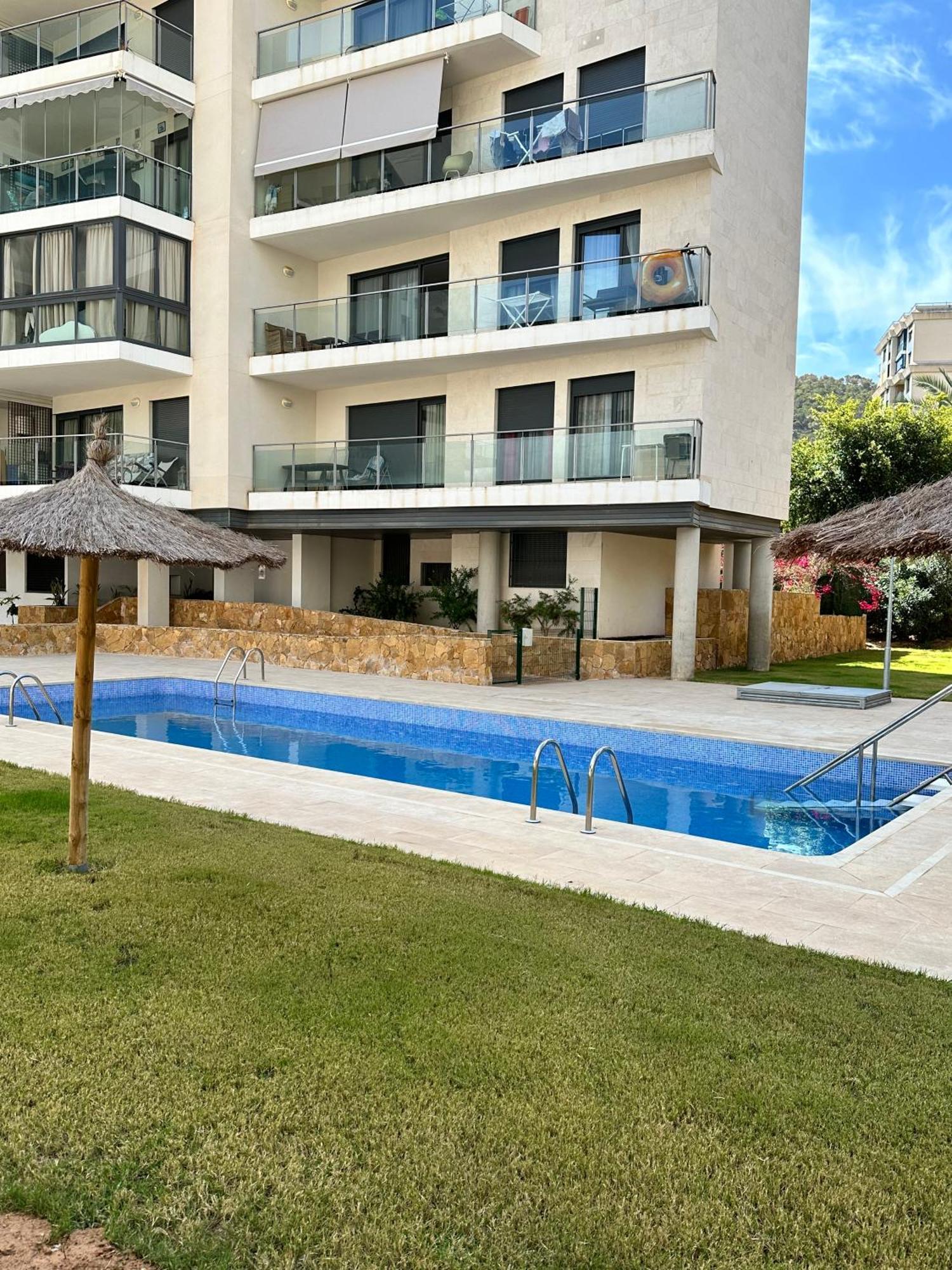 Luxurious, Newly-Renovated Large 2-Bedroom Condo By The Beach Бенидорм Экстерьер фото
